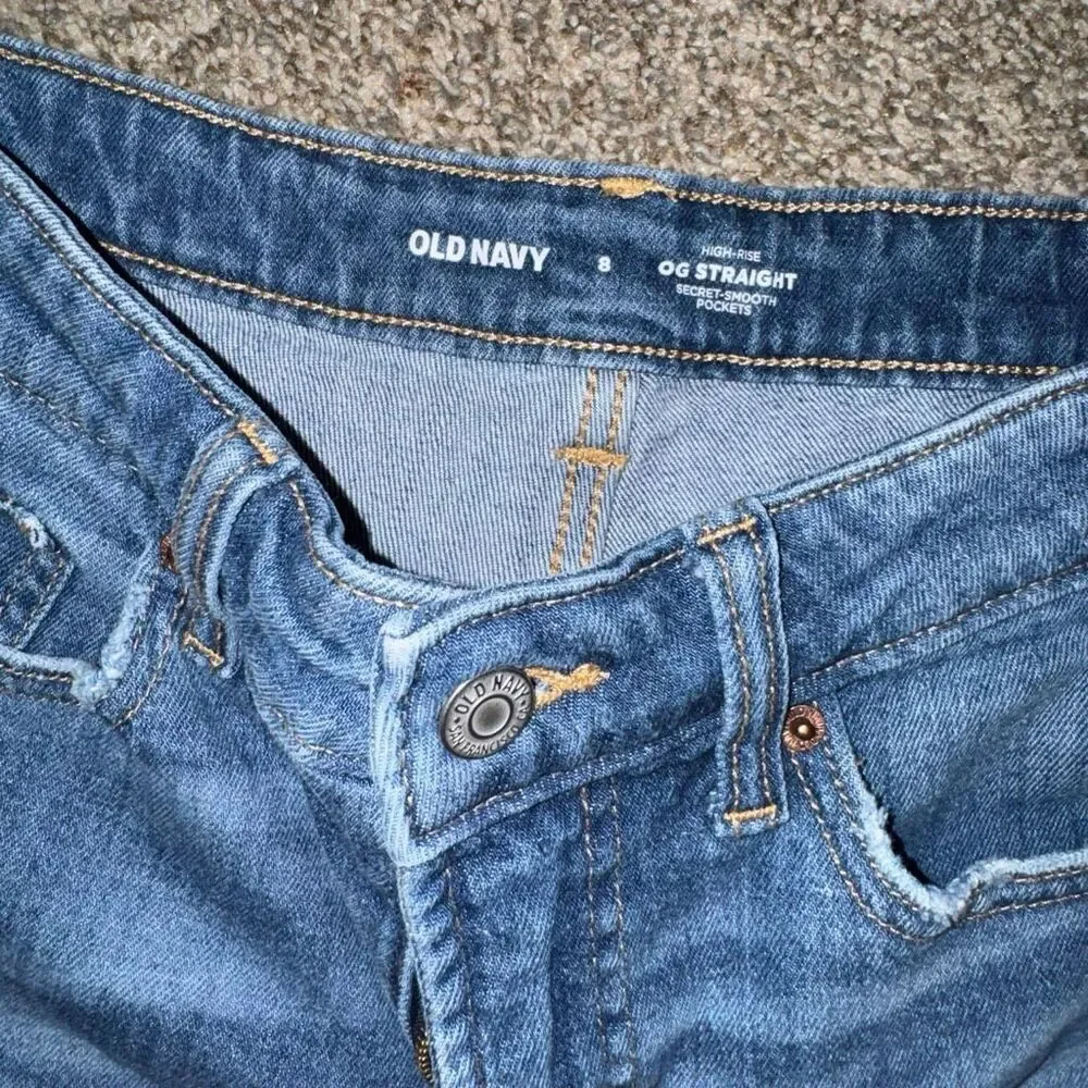 Old Navy Women’s Size 8 OG Straight High Rise Distressed Denim Bermuda Shorts